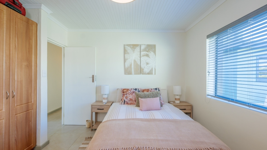 4 Bedroom Property for Sale in Struisbaai Western Cape